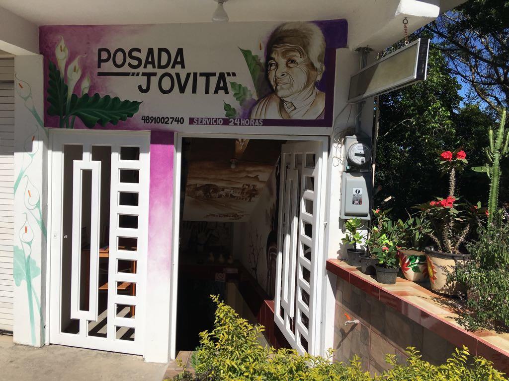 Hotel Jovita ヒリトゥラ エクステリア 写真